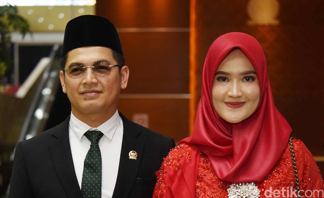 Tommy Kurniawan memilih taaruf setelah pernikahan pertamanya dengan Tania gagal. Dia menikahi gadis asal Aceh bernama Lisya Nurrahmi pada 18 Februari 2018 setelah menjalani taaruf dua bulan sebelumnya. Foto: Noel/detikFoto