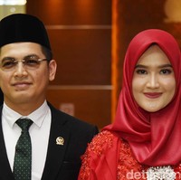 Tommy Kurniawan memilih taaruf setelah pernikahan pertamanya dengan Tania gagal. Dia menikahi gadis asal Aceh bernama Lisya Nurrahmi pada 18 Februari 2018 setelah menjalani taaruf dua bulan sebelumnya. Foto: Noel/detikFoto