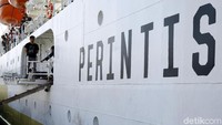Namun, akses kapal perintis hanya berlabuh satu bulan sekali.