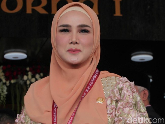 Antara Jawaban Asal Dul dan Pria yang Dampingi Mulan Jameela