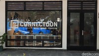 Masih dari sisi luar, hadir juga tenant Connectoon yang fokus mempromosikan karya kartun anak bangsa (Randy/detikcom)