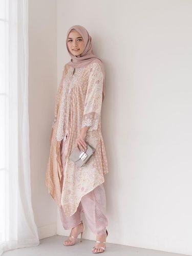 OOTD Batik Hijab Mega Iskanti