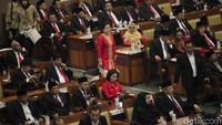 Rapat paripurna digelar di kompleks parlemen, Senayan, Jakarta, Selasa (1/10/2019). Rapat dipimpin pimpinan DPR sementara, Abdul Wahab Dalimunthe, dari Fraksi Demokrat.
