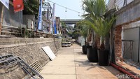 Ruang outdoor yang berada di bagian tengah M Bloc Space. Nantinya zona ini akan jadi tempat nongkrong kreatif untuk para tamu (Randy/detikcom)