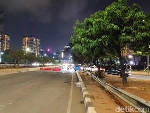 Situasi Kawasan DPR Malam Ini: Lalin Masih Dialihkan, Pedemo Bubar