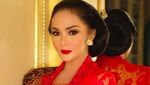 Penampilan Krisdayanti Merah Merona Jelang Dilantik Anggota DPR
