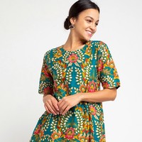Dress lain yang bisa dipertimbangkan adalalah Aileena Short Sleeve Batik Dress dari Brahmani Batik. Mini batik dress ini cocok digunakan untuk acara semi formal dan bisa digunakan untuk hangout setelahnya. Item tersebut turun Rp 320 ribu menjadi Rp 296 ribuan. Foto: Zalora