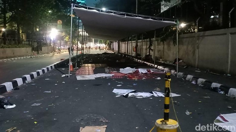 Cerita Mahasiswa saat Polisi Tembak Gas Air Mata ke Posko Evakuasi Atma Jaya Cerita Mahasiswa saat Polisi Tembak Gas Air Mata ke Posko Evakuasi Atma Jaya