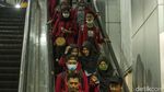 Potret Tertibnya Mahasiswa Pulang Demo dengan KRL