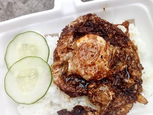 Penggemar Telur, di Sini Ada Nasi Telur Goreng yang Gurih Murah