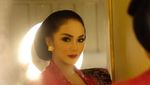 Penampilan Krisdayanti Merah Merona Jelang Dilantik Anggota DPR