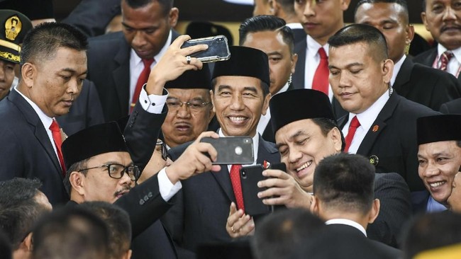 Fakta Seputar Gaji dan Tunjangan Anggota DPR yang Bikin Takjub