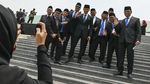 Baru Dilantik, Para Anggota DPR Ini Semringah Banget