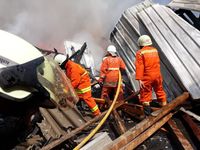 3 Truk di Gudang Kayu di Cakung Terbakar, 22 Mobil Damkar Dikerahkan