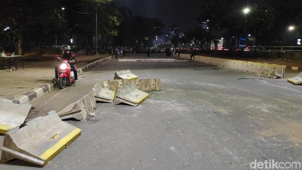 Situasi di depan Gedung DPR. 