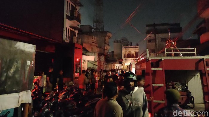 Kebakaran di Jalan S Parman Medan Hanguskan Puluhan Rumah