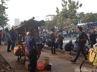 Jagoan! Penjual Mi Ayam Nggak Takut Demo, Tapi Takut Satpol PP
