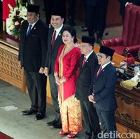 Resmi Jadi Ketua DPR, Puan Semringah Banget