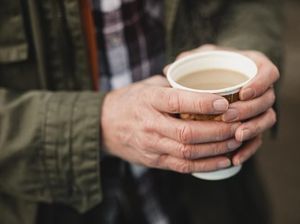 Apa Benar Minum Kopi Pagi Hari Turunkan Risiko Kematian? Ini Kata Peneliti