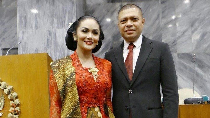 Artis dan Politisi