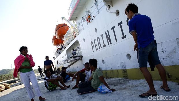 Di Pulau Ini, Kedatangan Kapal Disambut Meriah