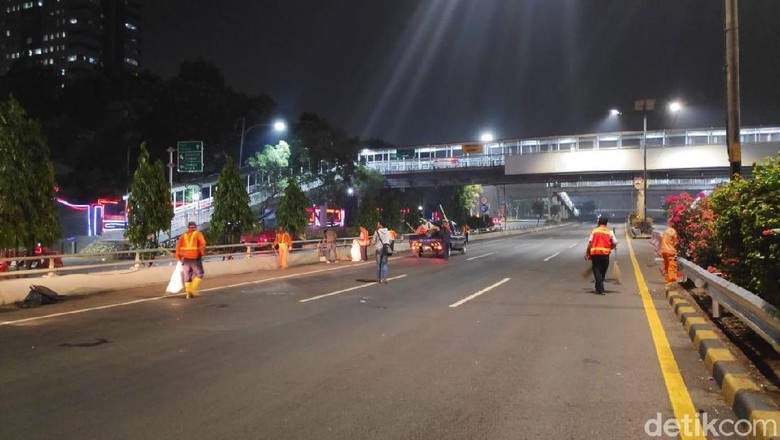 Batu di Tol Dalkot Masih Dibersihkan, Lalin Tol Dalkot Belum Dibuka