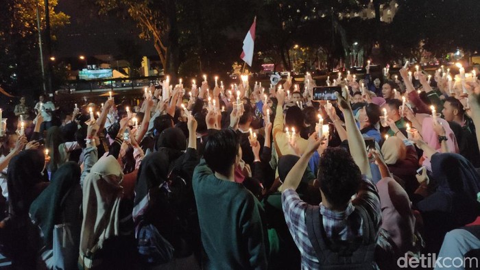 Ratusan Mahasiswa di Medan Salat Gaib dan Doa untuk Indonesia Damai