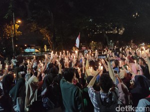 Ratusan Mahasiswa di Medan Salat Gaib dan Doa untuk Indonesia Damai