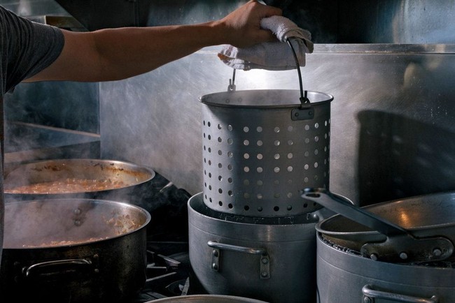 Uji Telur Rebus Terbesar di Dunia, Chef Ini Bagikan Tips Merebus Telur Uji Telur Rebus Terbesar di Dunia, Chef Ini Bagikan Tips Merebus Telur