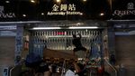 Bentrok Demonstran dan Polisi Warnai HUT ke-70 China di Hong Kong
