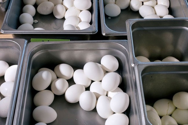 Uji Telur Rebus Terbesar di Dunia, Chef Ini Bagikan Tips Merebus Telur