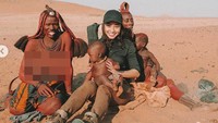 Dalam Instagramnya, dia membagikan keseruannya liburan dan berbagi kehangatan dengan anak-anak di sana (nikitawillyofficial94/Instagram)  