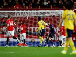 Gol ini sempat dianggap offside oleh hakim garis, tapi Video Assistant Referee (VAR) mengubah keputusan tersebut. Istimewa/Jason Cairnduff/Reuters.