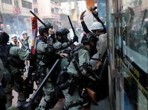 Pemimpin Hong Kong Sebut Kemungkinan Intervensi China Untuk Akhiri Aksi Demo