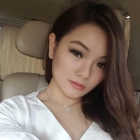 Alasannya kenapa? aku Master Hukum. Dulu orangtua pernah mengalami masalah hukum. Kalau dibilang dinasti politik agak kurang tepat karena 10 tahun kemarin reputasi keluarga kami cukup terguncang di depan masayarakat Sulut, dan butuh waktu lama sekali untuk mengaskan harapan papa bahwa ketika nanti Hillary kuliah belajarlah yang paling gampang sampai kompleks agar membuktikan bahwa papa tidak bersalah, ucapnya.  Foto: Instagram @hillarylasut