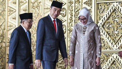 Momen Jokowi Hadiri Pelantikan Anggota DPR RI
