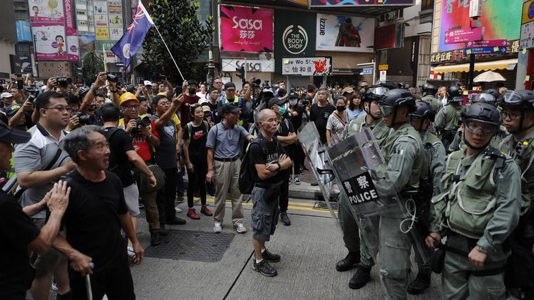 Jurnalis Indonesia Tertembak di Demo Hong Kong, KJRI: Tembakan Meleset Jurnalis Indonesia Tertembak di Demo Hong Kong, KJRI: Tembakan Meleset