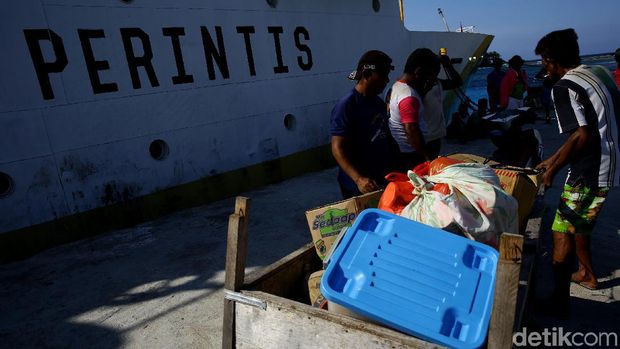 Di Pulau Ini, Kedatangan Kapal Disambut Meriah