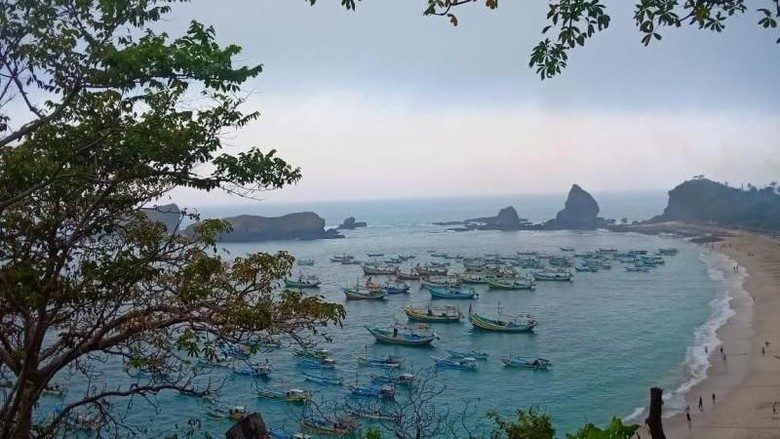 Pantai cantik di Jember