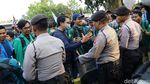 Potret Akrab Polisi dan Pendemo Mahasiswa Asli Bukan Perusuh