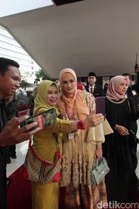 Mulan Jameela Pakai Baju Bodo di Pelantikan DPR, Dipadu Tas Rp 26 Juta