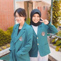 Postingan video yang diunggah oleh akun Instagram @aslisuroboyo yang telah dilihat 468 ribu lebih itu memperlihatkan Gita mengendarai mobil sport Peugeot berwarna putih berjalan beriringan melakukan aksi demo ke gedung DPRD Jawa Timur pada Kamis (26/9/2019). Foto: Instagram @ffernandafg