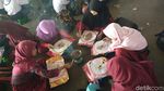 Foto: 2.832 Pelajar Cirebon Membatik dan Pecahkan Rekor MURI