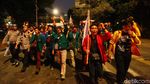Potret Tertibnya Mahasiswa Pulang Demo dengan KRL