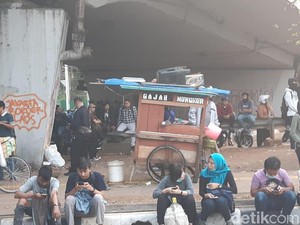 Jagoan! Penjual Mi Ayam Nggak Takut Demo, Tapi Takut Satpol PP