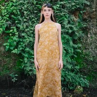 Jika sudah punya atasan andalan, Anda bisa mempertimbangkan rok batik ini sebagai bawahannya. Rok ini lebih unik karena hadir dengan aksen layering.  Oemah Etnik Green Gendis batik skirt ini dijual Rp 479 ribu. Foto: Tokopedia