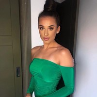 Ini adalah pengingat bahwa Instagram bukanlah kehidupan nyata. Kecuali kamu pernah menderita jerawat, kamu tidak bisa mengerti bagaimana itu bisa mempengaruhimu, baik mental dan fisik. Dari tidak bisa menyentuh wajah tanpa merasa sakit hingga tak ingin meninggalkan rumah karena takut terlihat jelek, jerawatku telah mempengaruhi hidupku, tulisnya yang dulu menutupi jerawat dengan makeup tebal. Foto: Instagram: @ashleighwild_