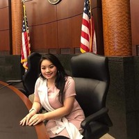Sebagai anggota parlemen termuda, pemilik nama lengkap Hillary Brigitta Lasut itu bersama Abdul Wahab Dalimunthe akan memimpin sidang paripurna pelantikan anggota DPR/MPR, Selasa (1/10/2019).  Foto: Instagram @hillarylasut
