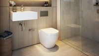 Kamar mandinya pun mewah lengkap dengan shower, kloset duduk, wastafel, dan kabin kaca. Istimewa/Dok Crown Group.