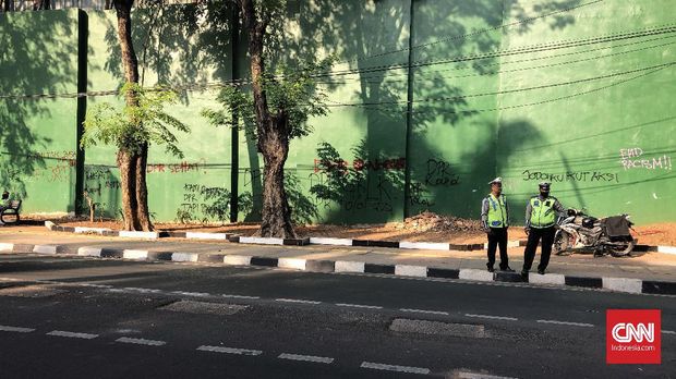 Tak Ada Aroma Gas Air Mata Jelang Pelantikan Anggota DPR 2019 - CNN Indonesia
